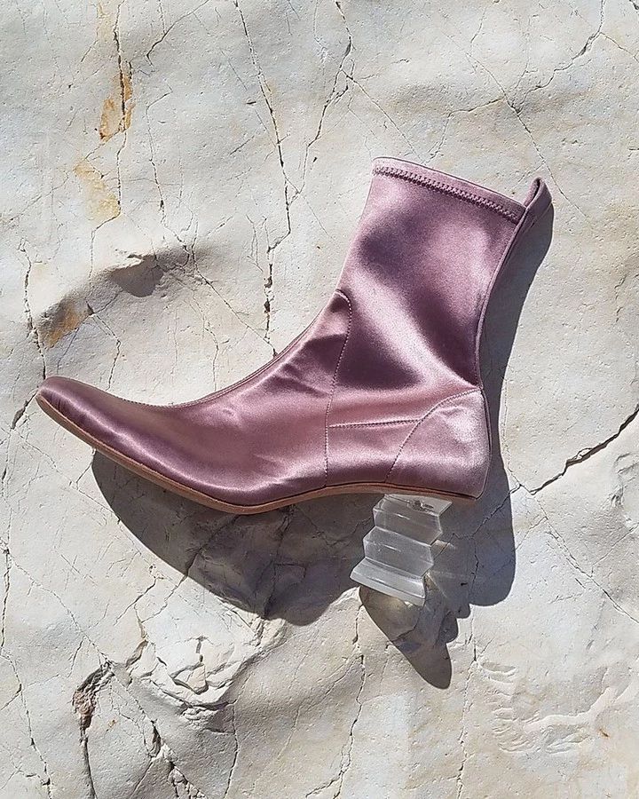 看见今年秋冬必入的第一双靴子，我方了……