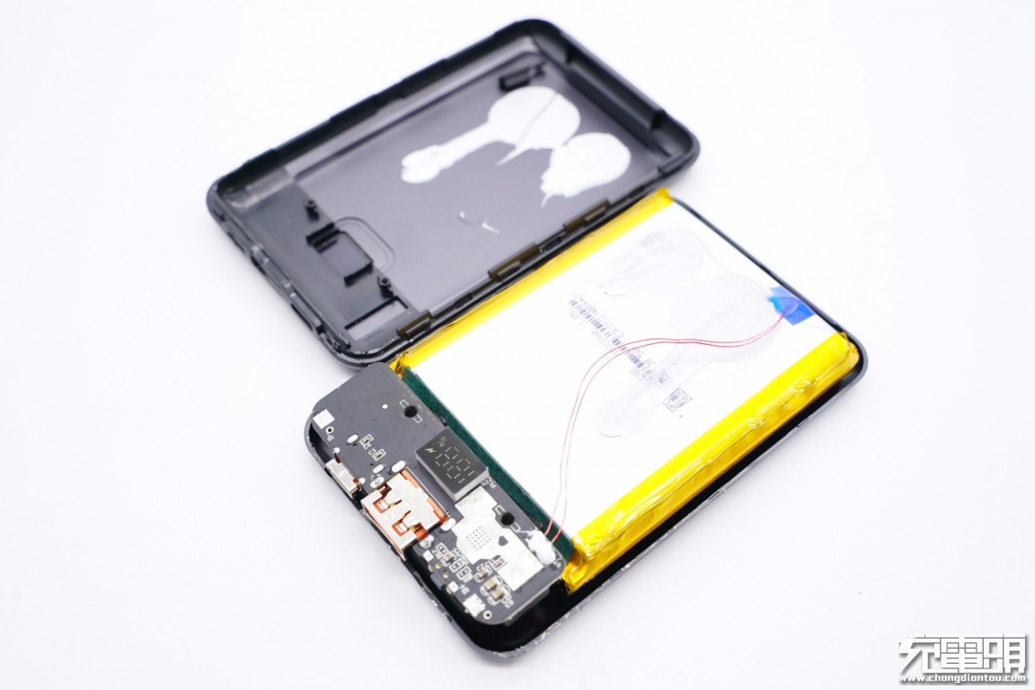 台电能量怪兽57000毫安充电宝拆解,台电20000毫安充电宝拆解