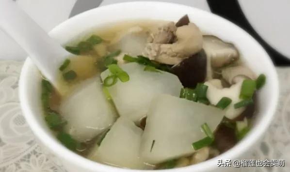 萝卜排骨汤西红柿炒蛋油豆腐烧肉,酥肉莴笋红萝卜香菇烩菜