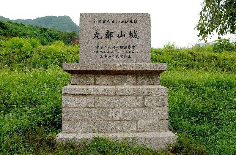 集安市东方金字塔图片,吉林七座金字塔
