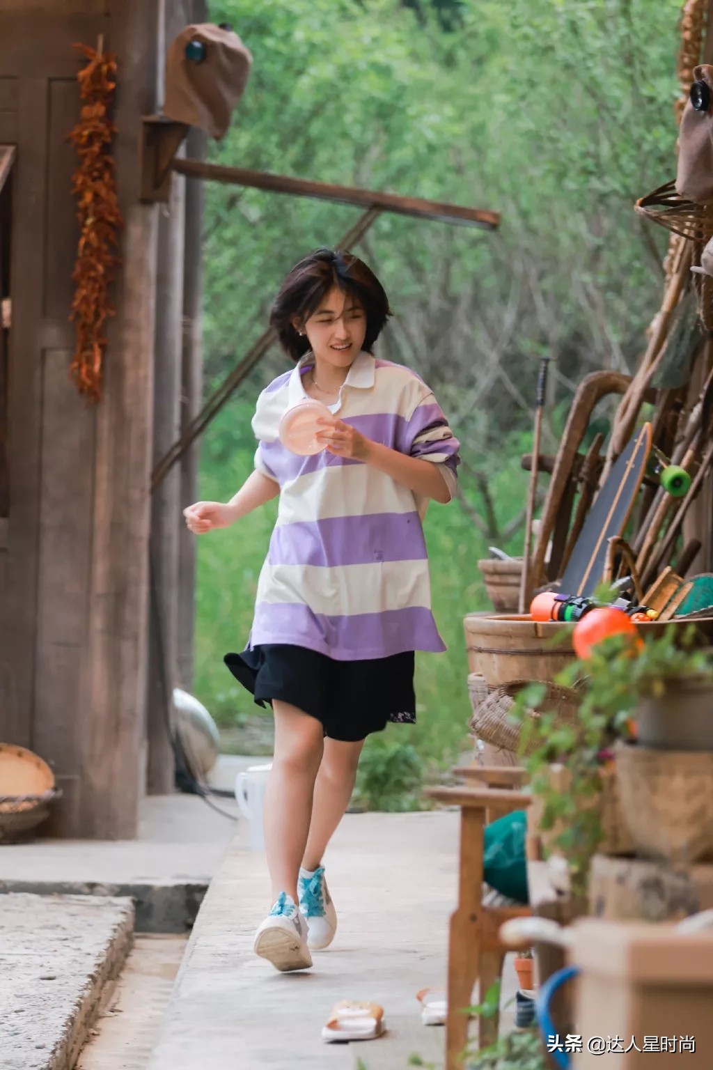 别再穿卫衣了今春这么穿才时髦,杨幂赵露思同款袄