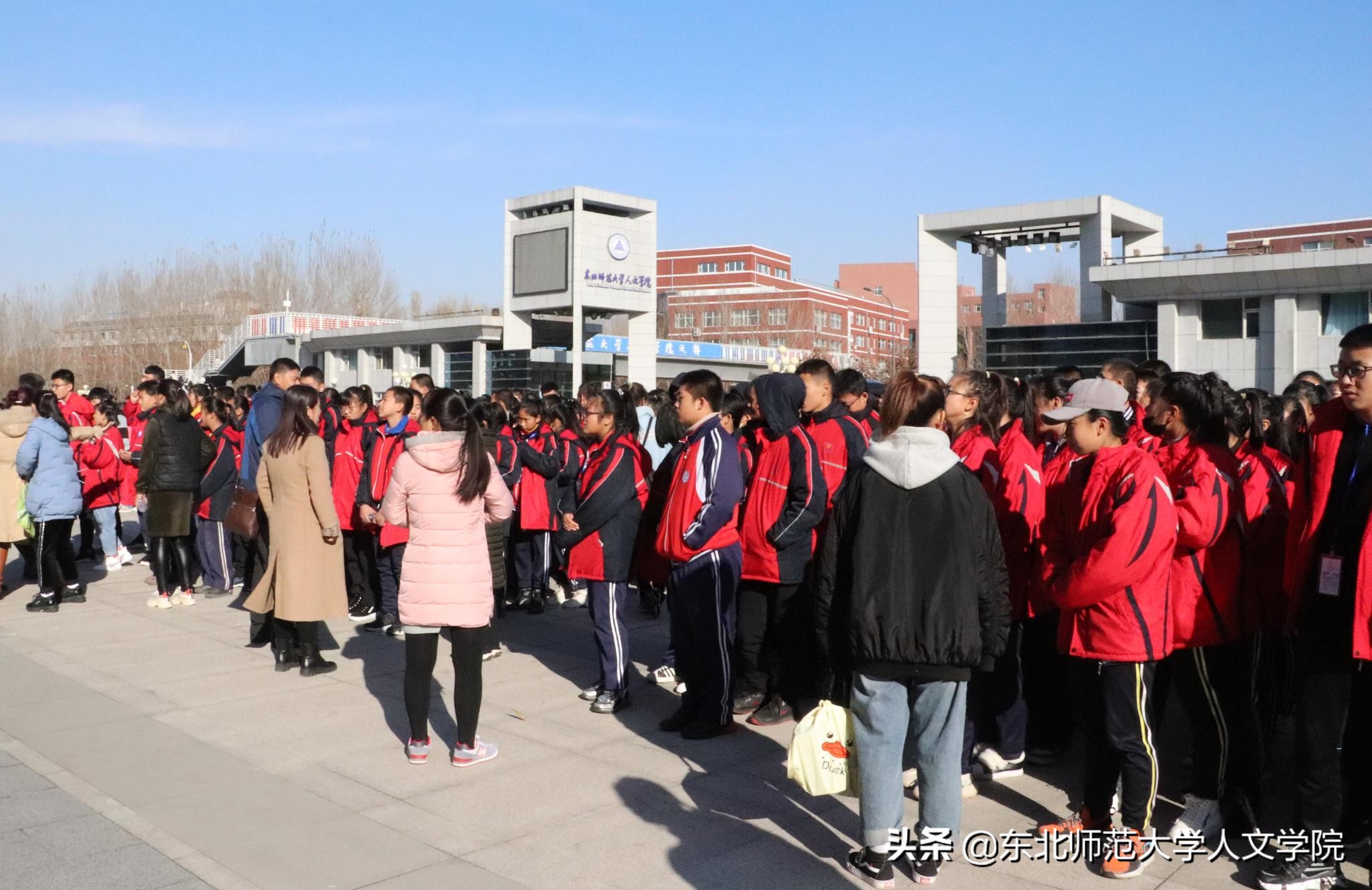 涓滃笀浜烘枃瀛︽牎瑙嗛,涓滃笀浜烘枃杩庢柊鏅氫細