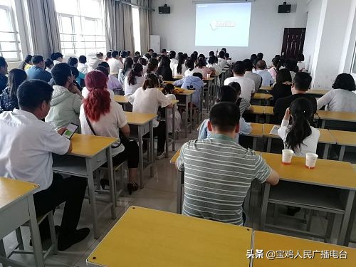 百名家长进课堂校本课程观摩活动,各位家长走进新学期共筑新梦想