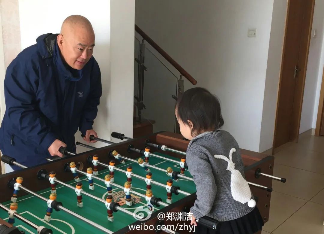 郑渊洁为什么只上小学,童话大王郑渊洁现状怎么样