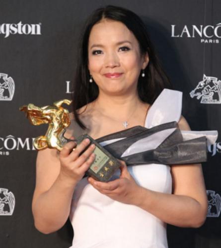 曾是一代影后，三婚嫁大四岁丑男，如今59岁已”华发苍颜”罕露面