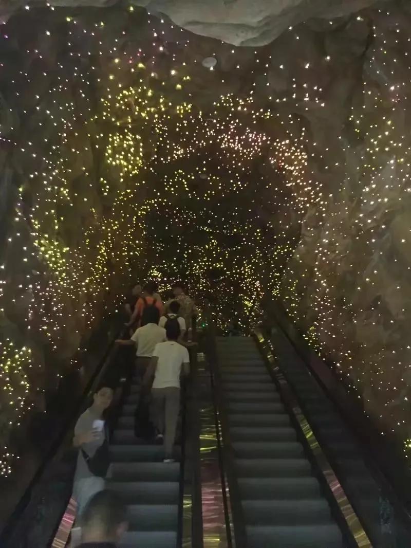 在普吉岛旅游的一天,普吉岛最后一天购物