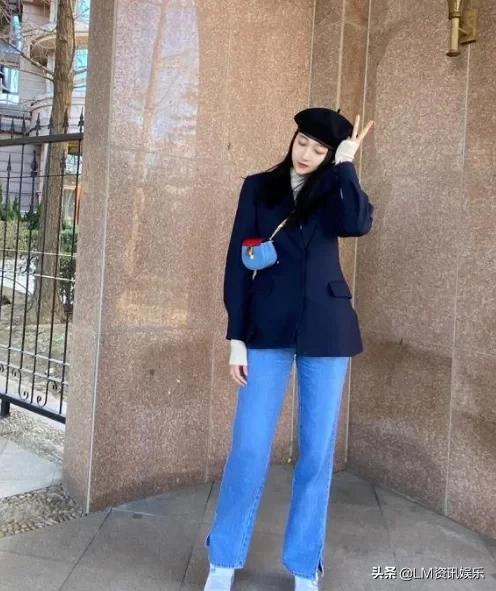 关晓彤化身足球宝贝助力世界杯,关晓彤足球宝贝装