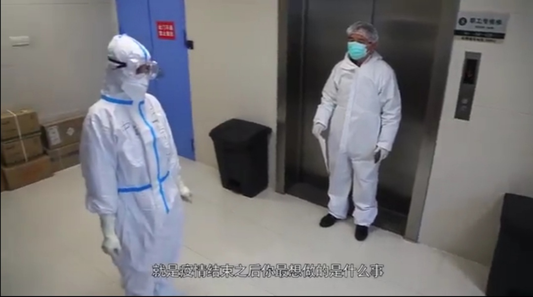 十大抗疫感人瞬间为英雄点赞,纪录片众志成城守护文明