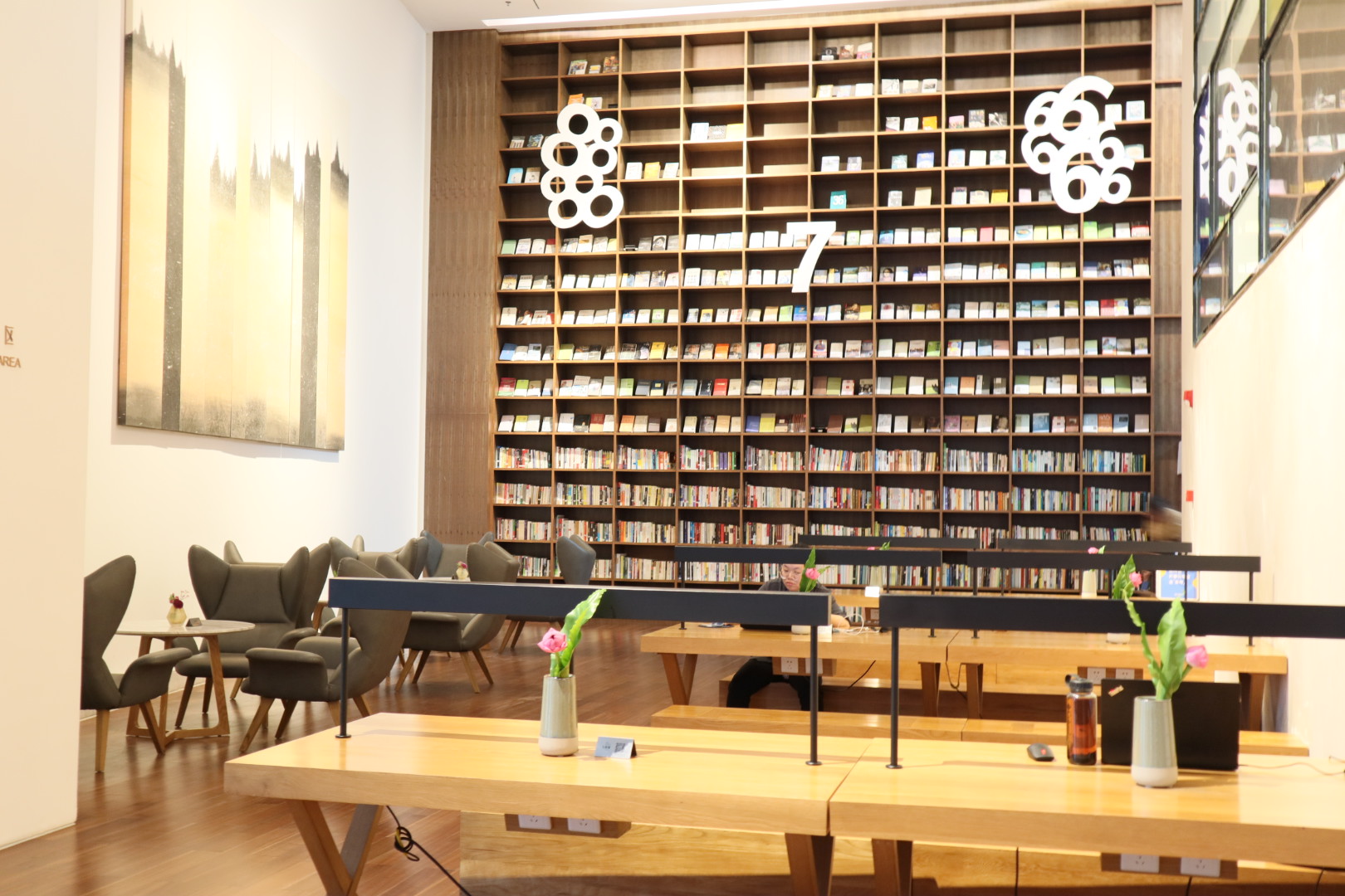 从昆明到深圳，让我们看到“闯王”宝能，除了地产还有什么？