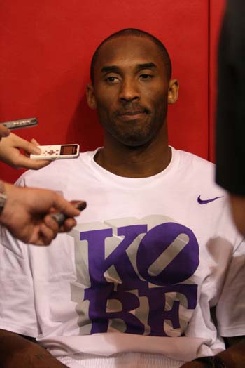 科比从小飞侠变成黑曼巴,小飞侠科比vs黑曼巴科比