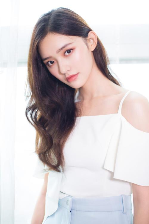 星爷独宠林允：模仿倪妮傍上冯绍峰，背刺周洁琼勇敢索吻王大陆