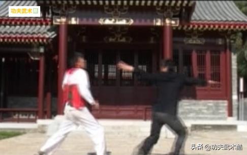 转身扫腿的正确踢法,转身后摆腿实战运用