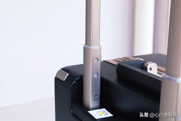 简约有范儿地平线8号行李箱,地平线8号行李箱和小米90分行李箱