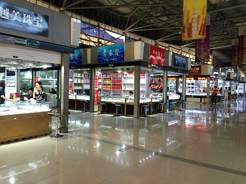 2018香港奢侈品销量,香港奢侈品零售何时才能复苏