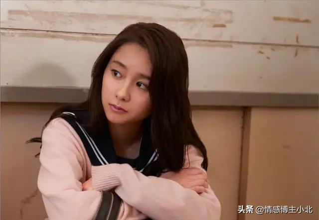 晚上在自己房间装摄像头,发现有人在自己房间装摄像头