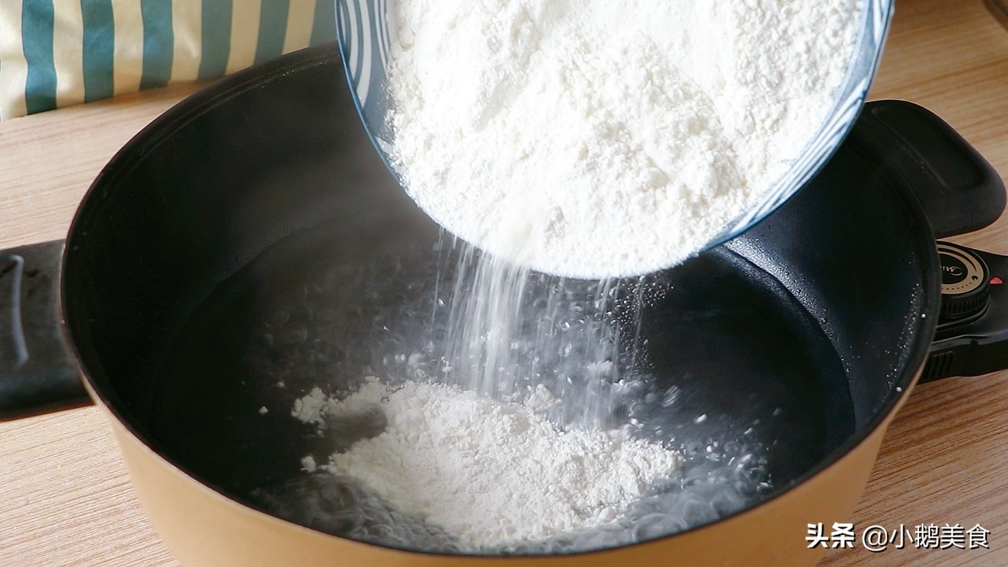 烙饼想要更好吃有诀窍掌握这两步,怎样烙饼好吃又有层松软凉了不硬