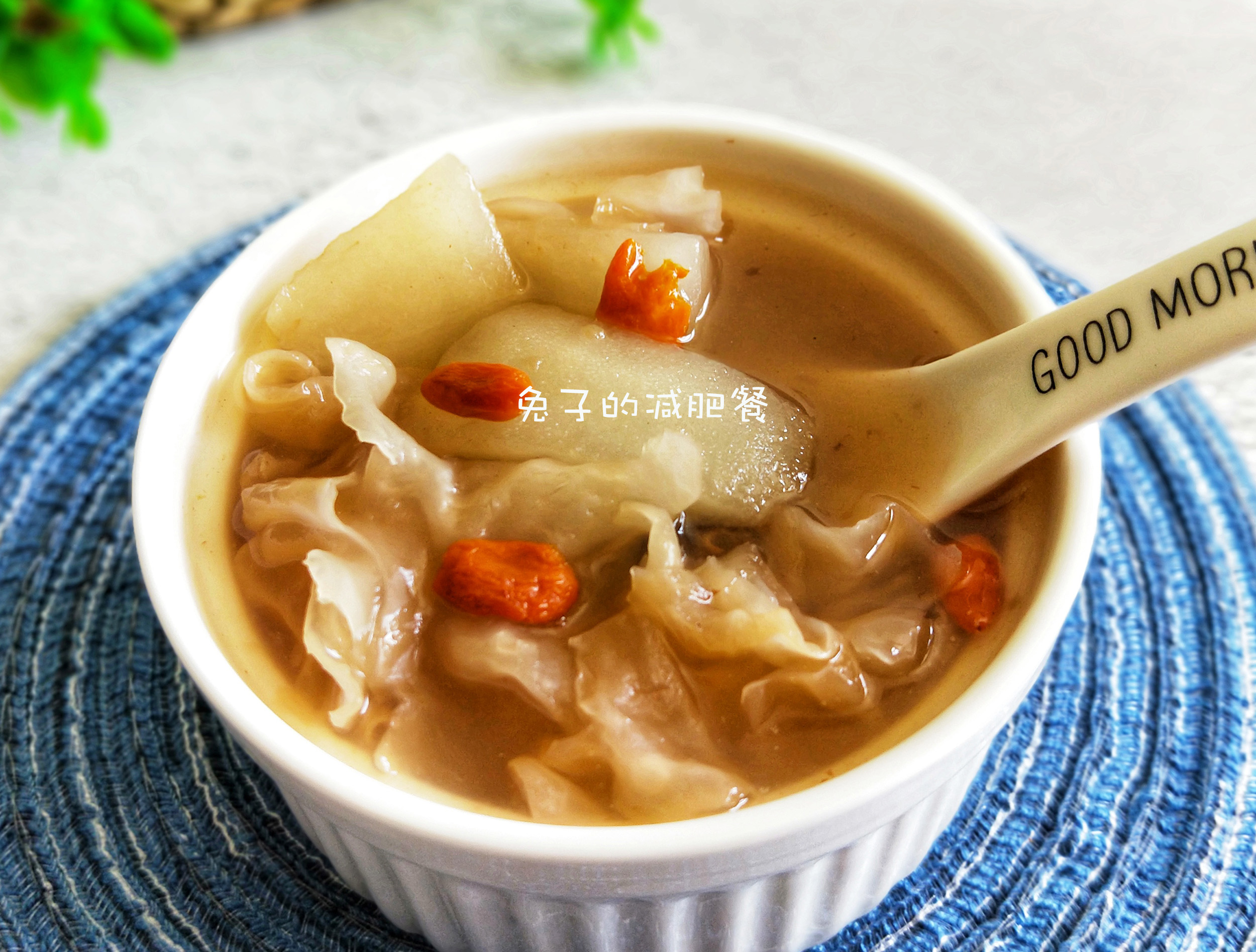 冬季清肺润喉吃什么汤,冬天降火润肺润喉汤