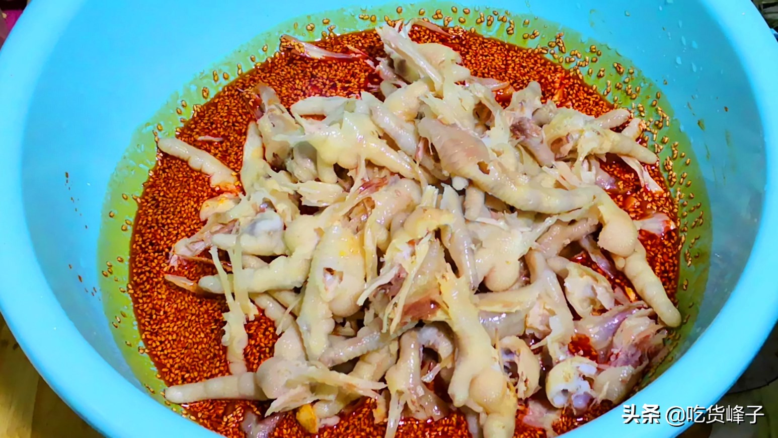 天冷鸡爪怎么做,这道菜做法简单但比肉都香