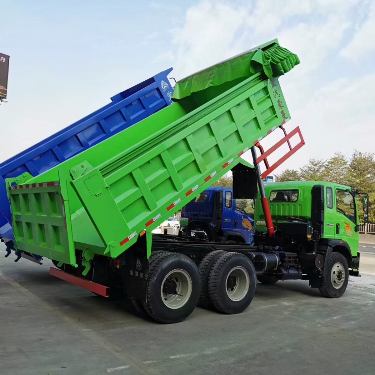 装15吨货合规不超载，重汽豪曼6x4小三轴自卸车值得期待