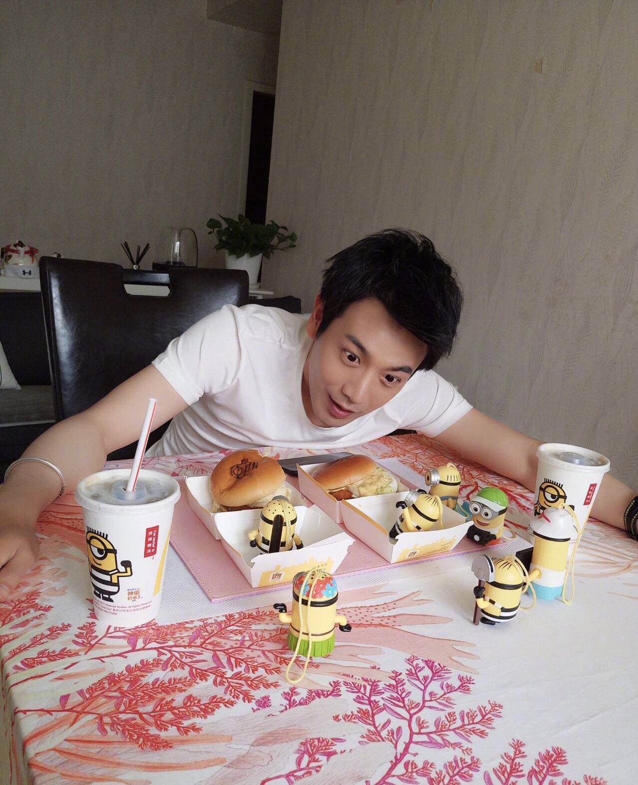 成龙没捧红过一个人,成龙老了为什么还那么拼