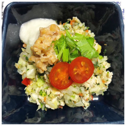 这只狗狗吃不到好吃的居然要和主人拼命，哈哈