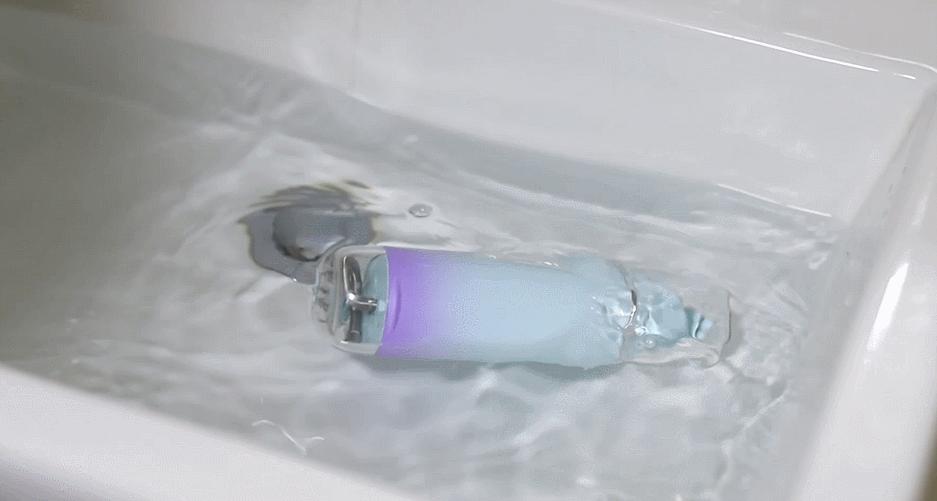 国产爆款“可视化冲牙器”，每分钟1600次高频输出，边洗澡边用