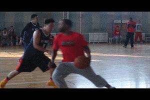 一分钟教你学会走位,每日学一招转身跳投