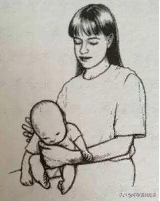 正确的宝宝拍嗝姿势,给宝宝拍嗝的正确姿势与力度