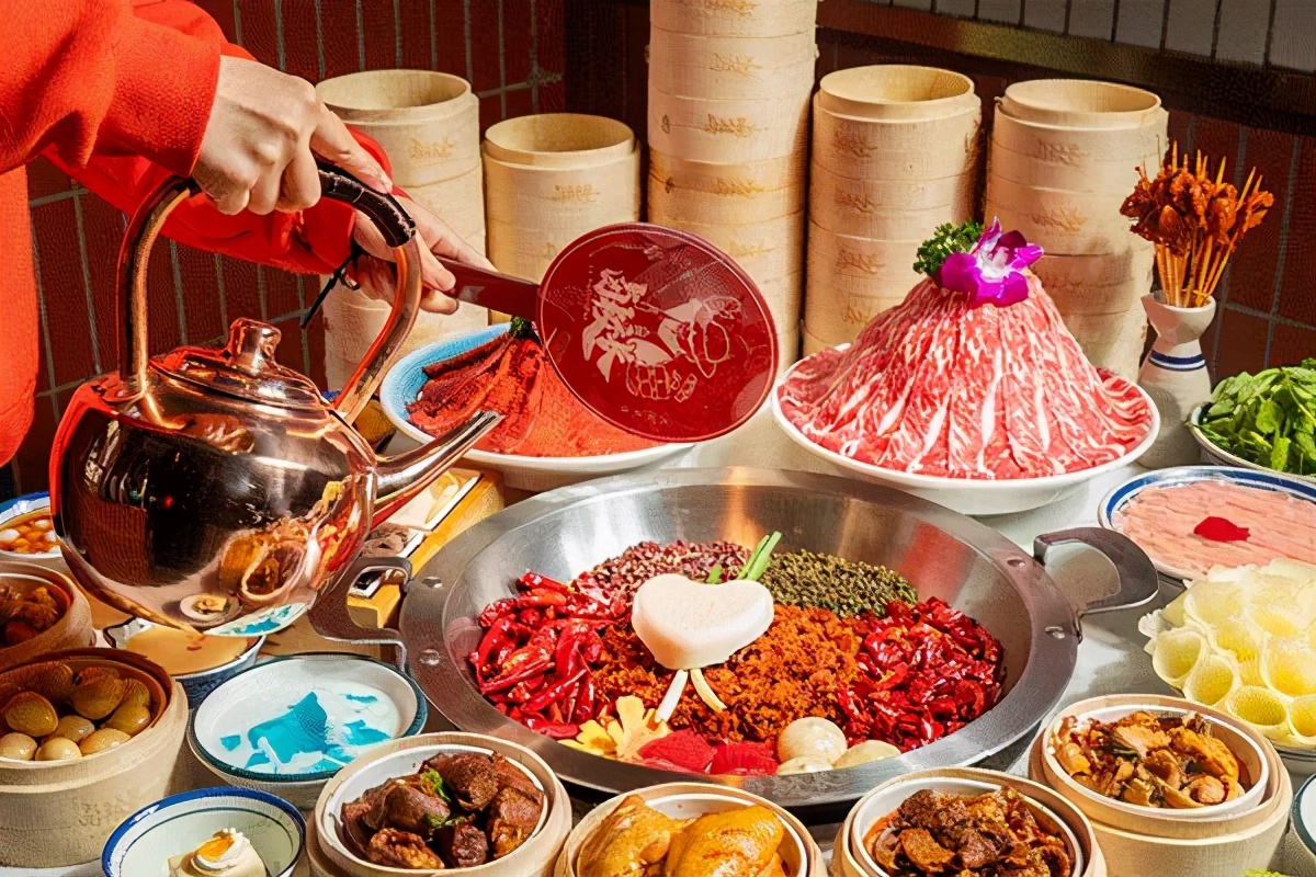 等位2000桌的“卤校长”杀进人广！女生来，免费吃