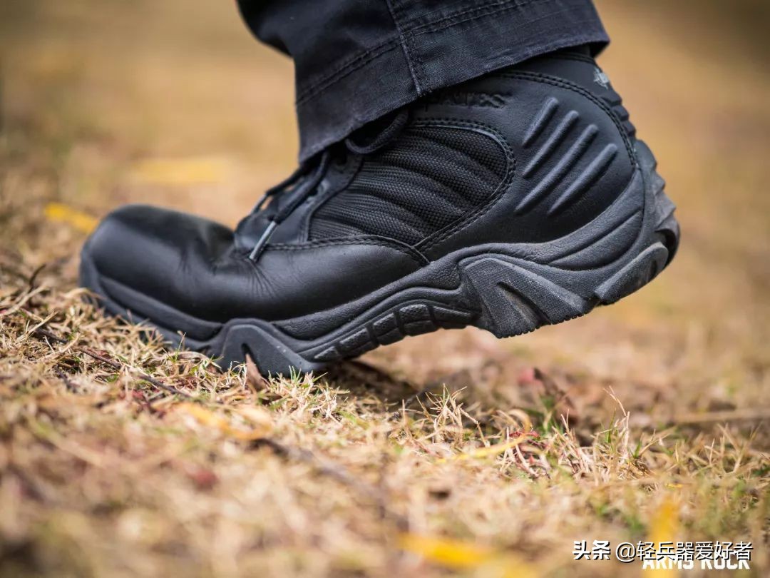 适合夏天穿的透气军靴,穿什么鞋雨天防滑最好