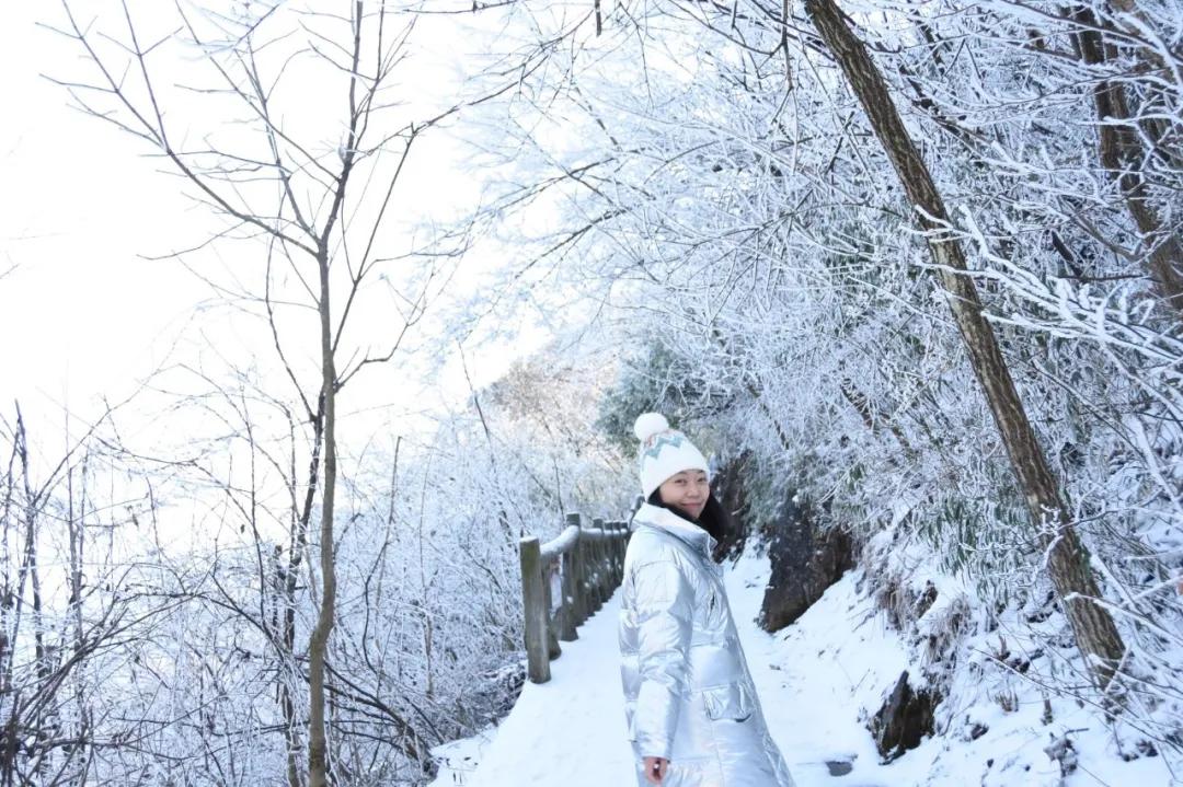 当汉服小姐姐在街上惊艳路人,又美丽又漂亮的汉服小姐姐