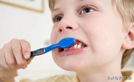 一口黄牙有多尴尬,一口烂牙怎么补救