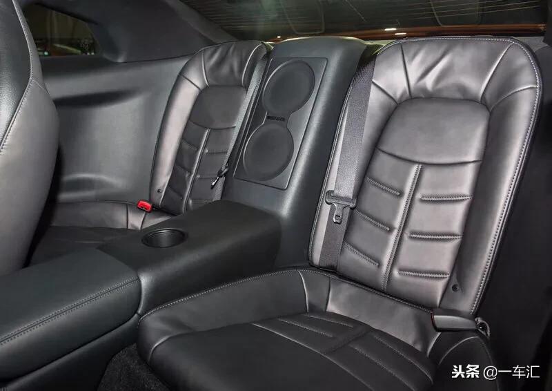 16款日产gtr超级跑车实拍详解,最快的跑车日产gtr