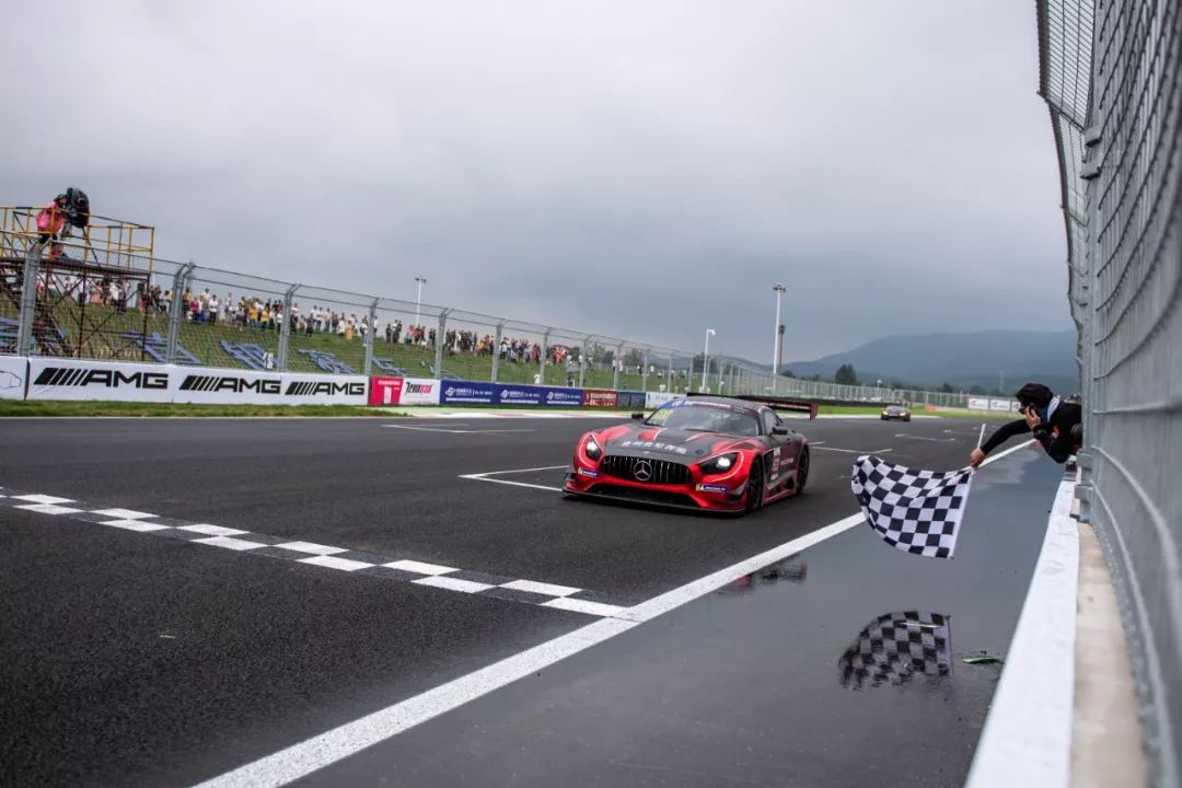 钢铁赛道雨中热战·ChinaGT上演秦皇岛首轮超跑对决