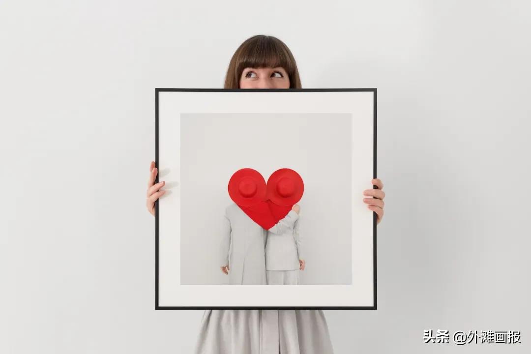 情侣旅行拍照片怎么拍出高级感,很火的一对情侣拍照很有技巧