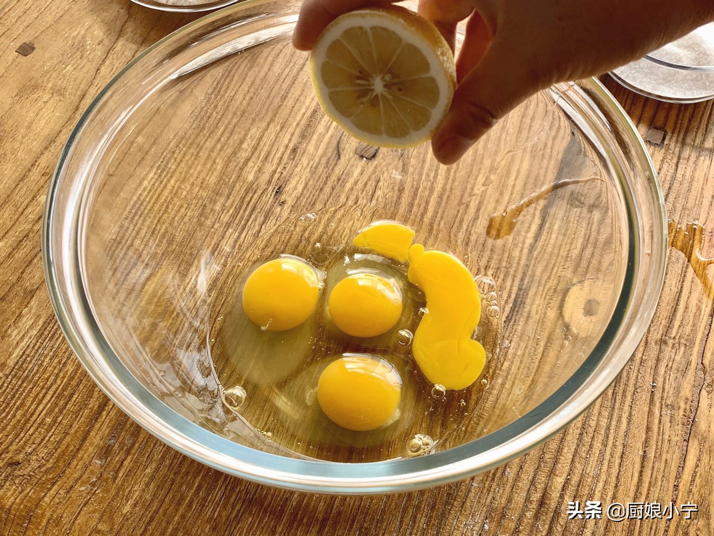电饭锅蛋糕不塌不回缩的诀窍教程,电饭锅蛋糕蓬松的诀窍