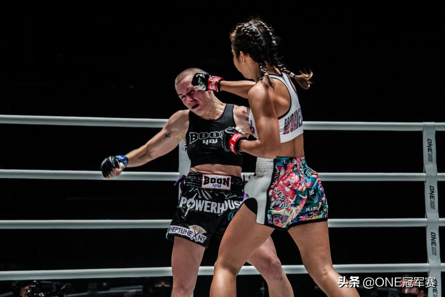 斯坦普vs神奇女孩,斯坦普师妹比赛视频