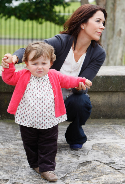 王妃超会穿II玛丽王妃*服私**与公务着装对比，穿衣搭配如变形记