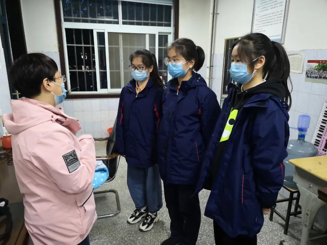 各学校开学第一天的报到情况,开学第一天的视频幼儿