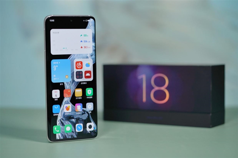 魅族18对比iphone13mini,魅族18和苹果12大小对比