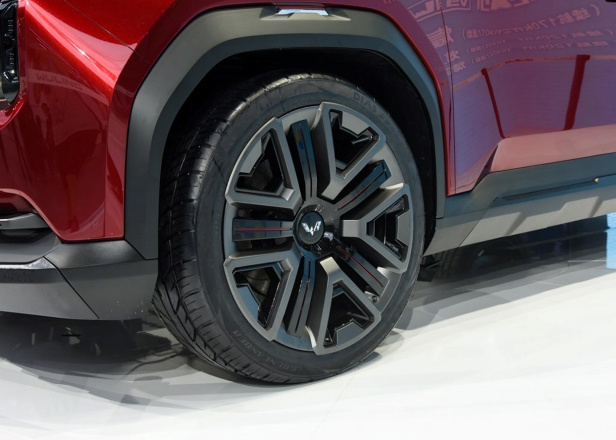 五菱宏光宏光侠会搭配3.0t吗,五菱新款suv宏光侠是后驱车吗