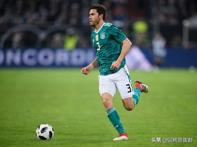 德国队队长诺伊尔和哈弗茨,诺伊尔挑球过哈弗茨