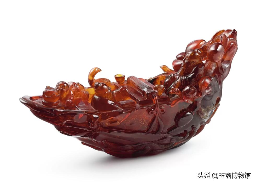 清乾隆时期琥珀蜜蜡雕刻摆件 (乾隆时期的琥珀鼻烟壶价值多少钱)