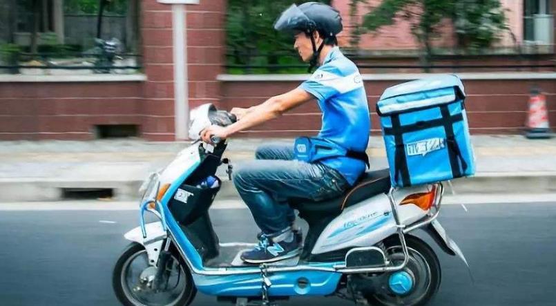 他靠跑腿赚300亿，又将饿了么以95亿美元卖给马云，今现状如何？