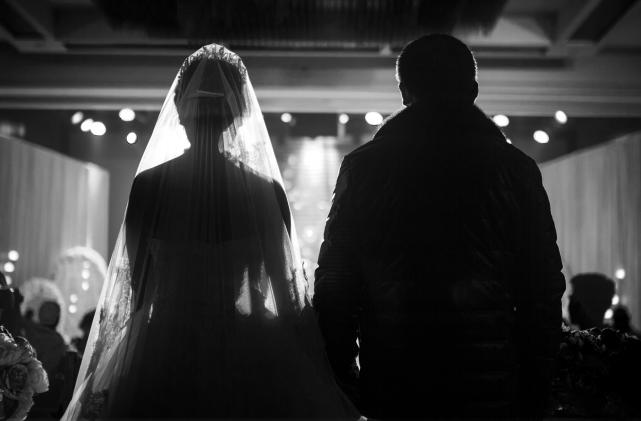 传统婚礼放鞭炮,婚礼迎亲鞭炮习俗