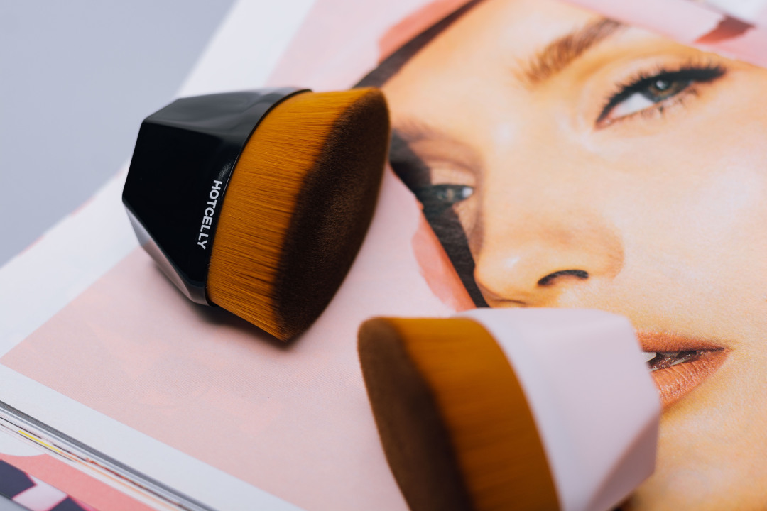底妆怎么上显得高级,美妆蛋和粉底刷上底妆区别