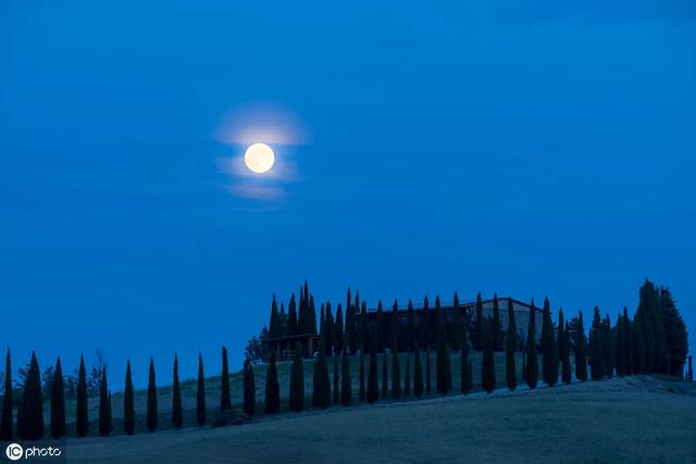 古诗词中的月亮寄托许多情感,古诗词月亮意境