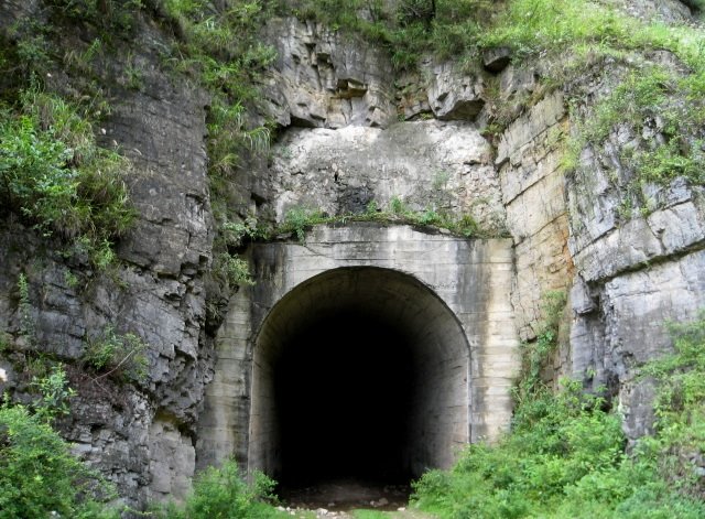 一个神秘废弃军事基地,贵州废弃的军工洞