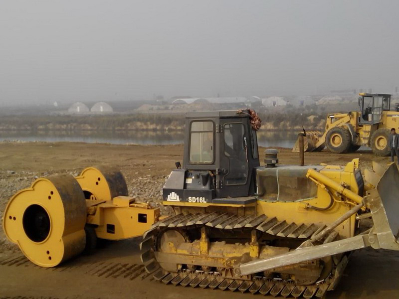 碾压式压路机操作规程,冲击压路机压多少遍合适