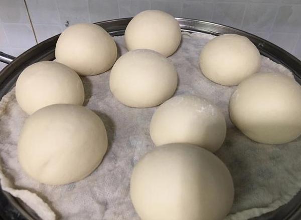 蒸馒头酵母怎么调才会让面发,蒸馒头把酵母烫死了怎么办